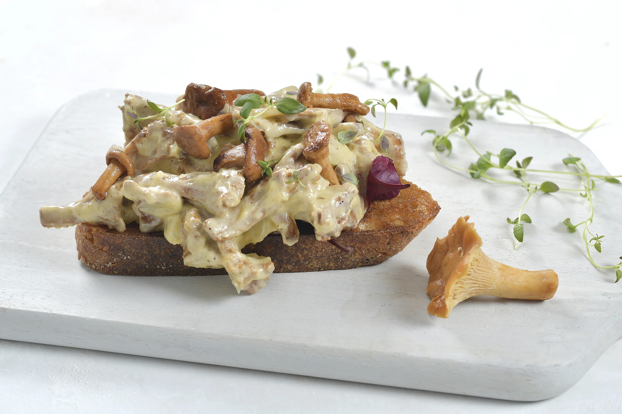 Kantarellstuing på toast